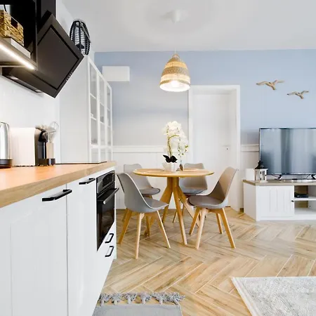 Summer Sky Apartment *
